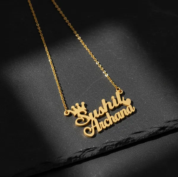 Regal_Pendant_Necklace_With_Royal_Crown