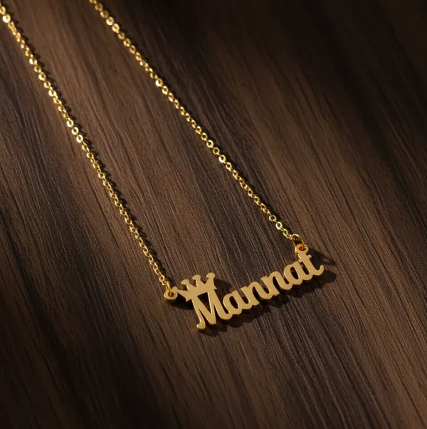 Customised_Name_Pendant_With_Crown