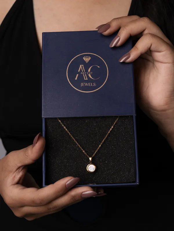 Aurevia_Disc_Pendant