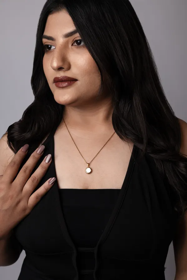 Aurevia_Disc_Pendant