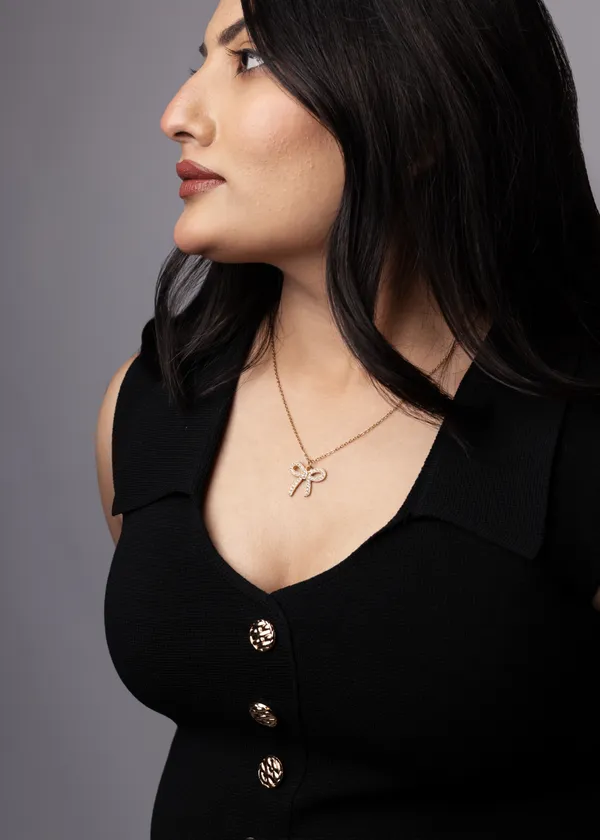 Golden_Grace_Bow_Pendant_Necklace