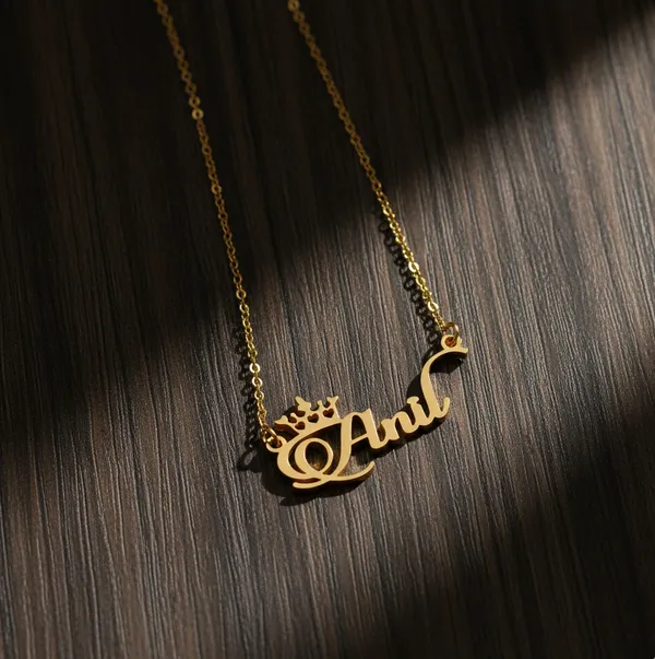 Customized_Pendant_With_Name_And_Crown