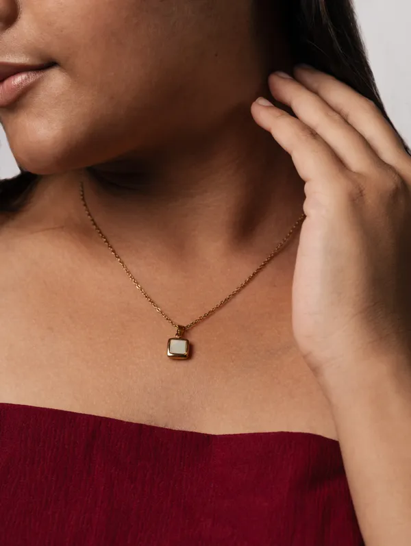 Lumire_Square_Pendant_Necklace