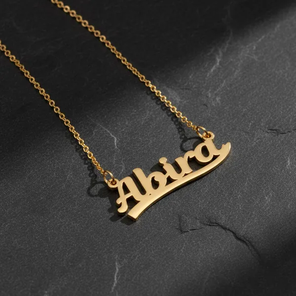 Sophisticated_Necklace_With_Personalized_Name_Pendant