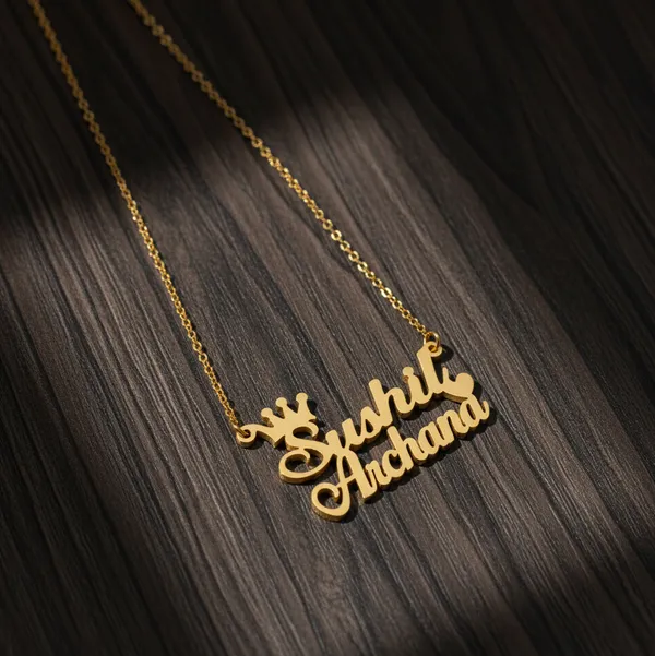 Regal_Pendant_Necklace_With_Royal_Crown
