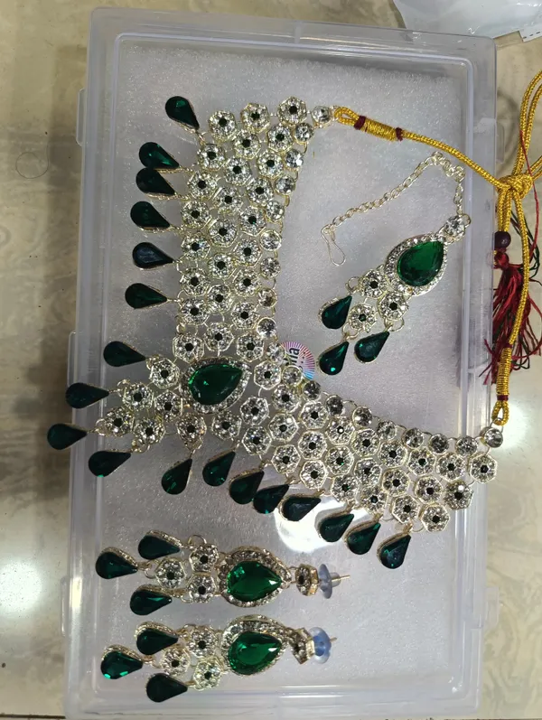 Multicolor_Alloy_Green_Stone_Bridal_Necklace_Set_For_Women