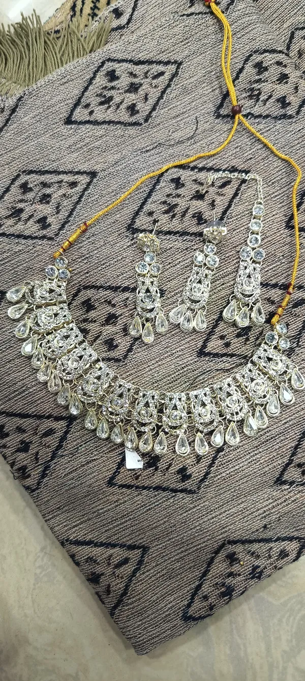 Silver_Tone_Alloy_Traditional_Necklace_Set_For_Women