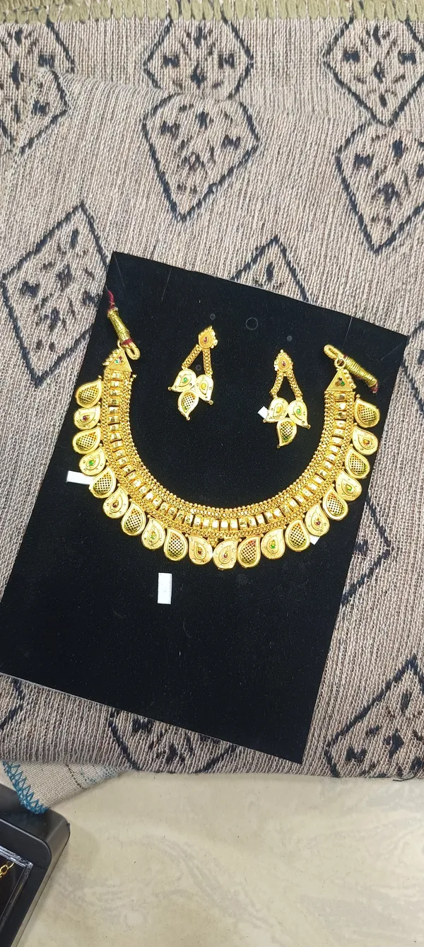 Gold_Tone_Alloy_Traditional_Necklace_Set_For_Women