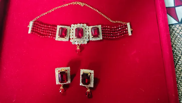 Red_Stone_Alloy_Choker_Necklace_Set_For_Women