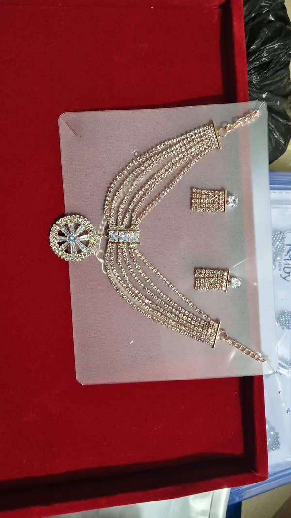 Gold_Tone_Alloy_Crystal_Necklace_Set_For_Women