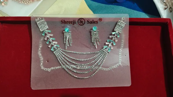 Silver_Tone_Alloy_Green_Stone_Necklace_Set_For_Women