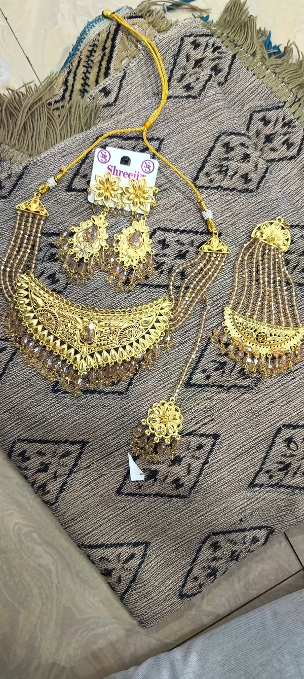 Gold_Tone_Alloy_Floral_Jewellery_Set_For_Women