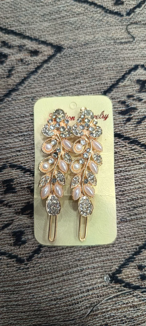 Gold_Tone_Alloy_Leaf_Embellished_Hair_Pin_For_Women