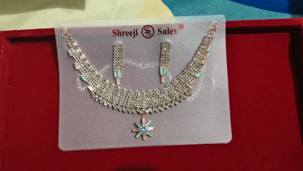 Silver_Tone_Alloy_Stone_Studded_Necklace_Set_For_Women
