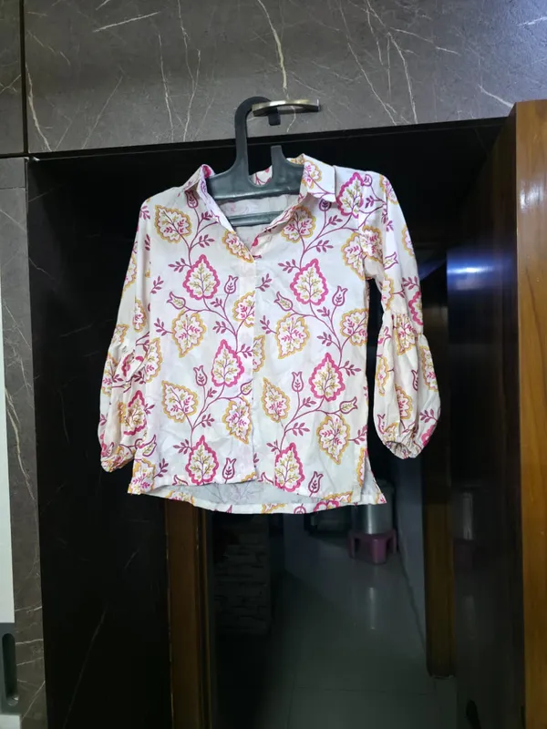 Cream_Floral_Print_Relaxed_Fit_Top_for_Women