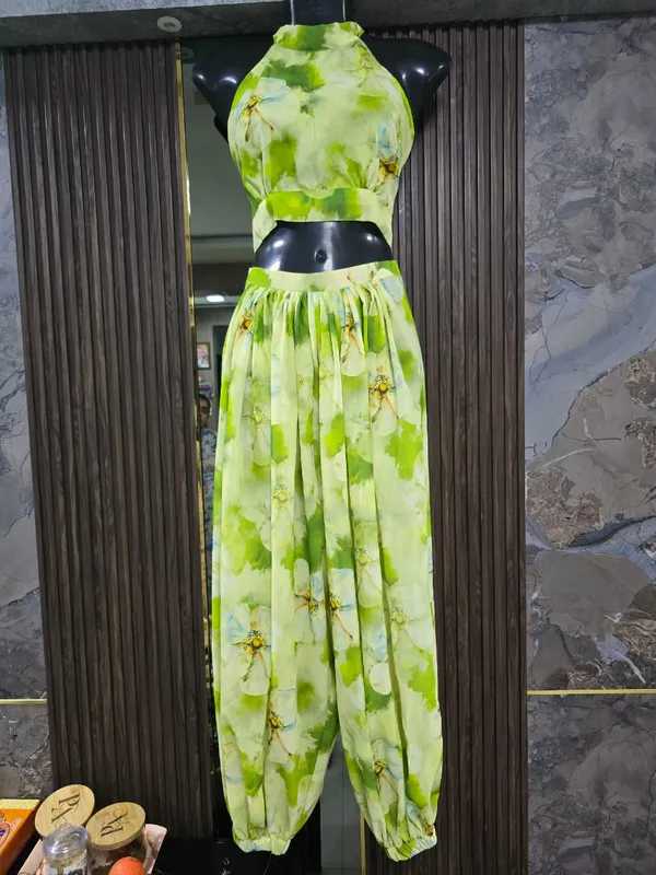 Green_Floral_Print_Crop_Top_And_Jogger_Set_for_Women