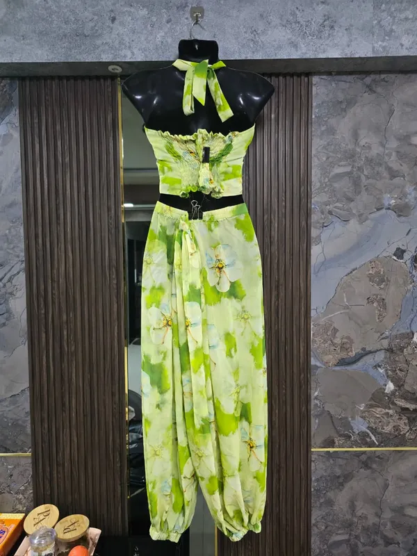 Green_Floral_Print_Crop_Top_And_Jogger_Set_for_Women