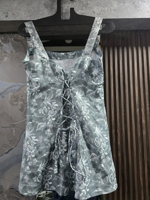 Grey_Floral_Print_Sleeveless_Dress_for_Women