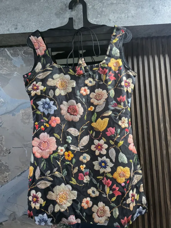 Black_Floral_Sleeveless_Dress_for_Women