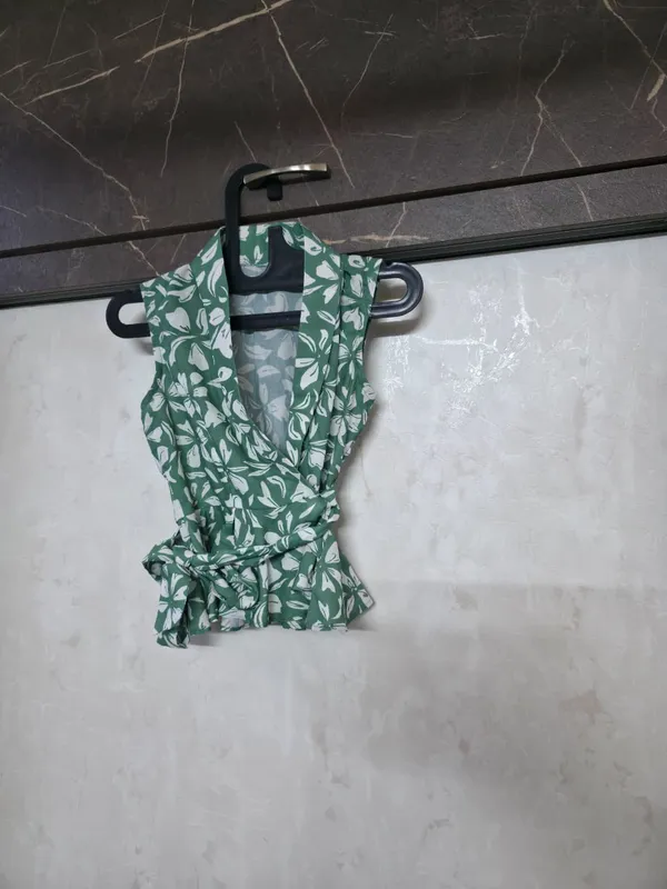 Green_Floral_Wrap_Top_for_Women