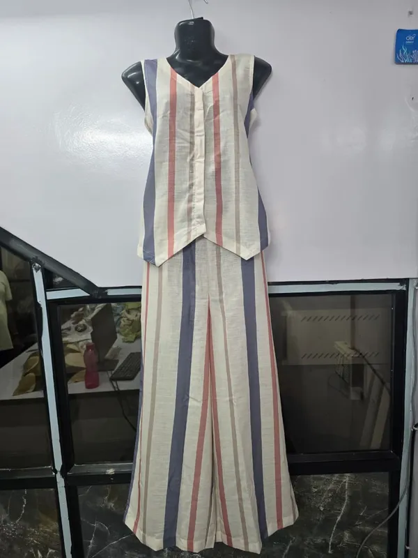 Multicolour_Striped_Sleeveless_Jumpsuit_for_Women