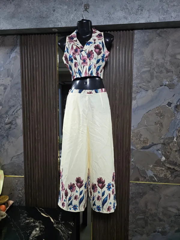 Cream_Floral_Print_Sleeveless_Co-Ord_Set_for_Women