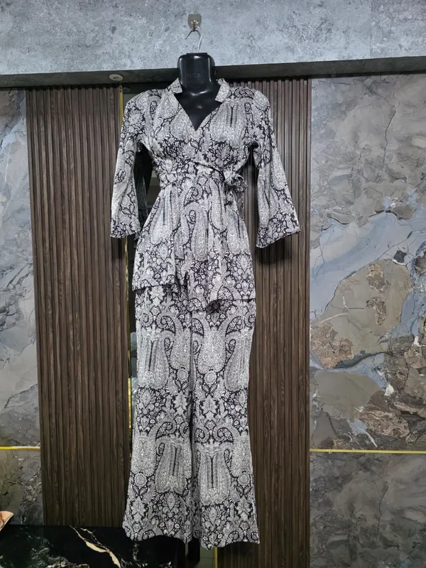 Black_And_White_Printed_Flared_Jumpsuit_for_Women