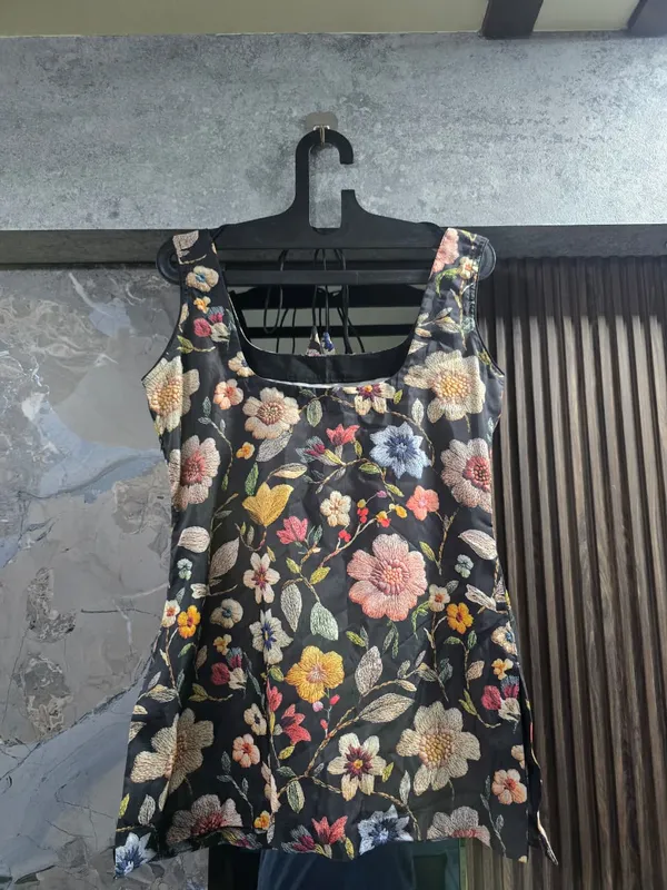 Black_Floral_Sleeveless_Dress_for_Women