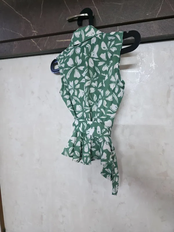 Green_Floral_Wrap_Top_for_Women