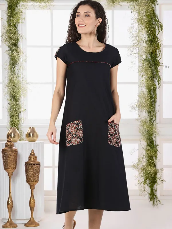 Black_Cotton_Flax_Kalamkari_Printed_Pocket_Dress