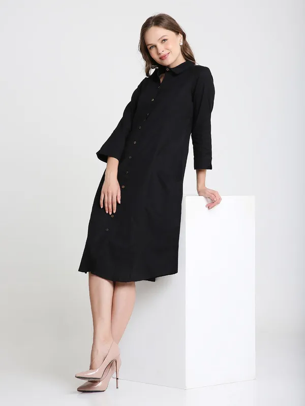 Black_Solid_Midi_Shirt_Dress_with_pockets