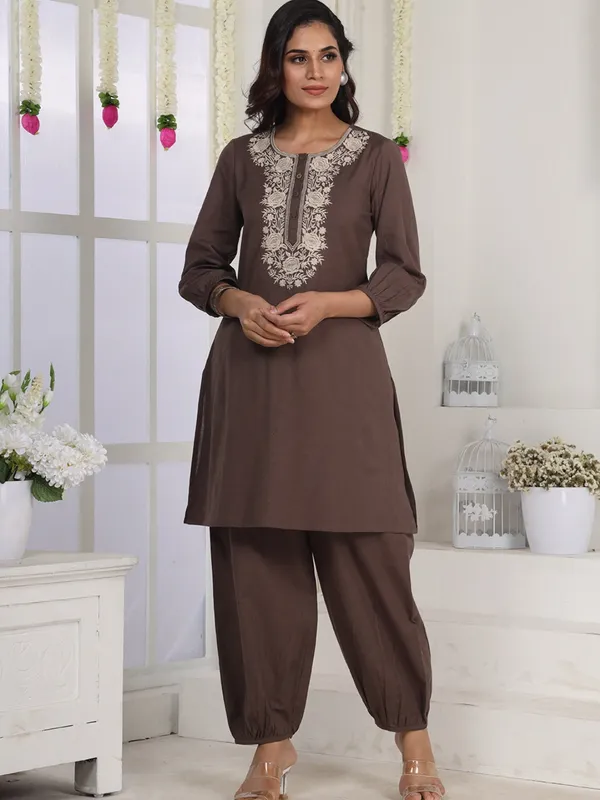 Brown_Cotton_Linen_Piping_Hem_Palazzo_with_Pocket