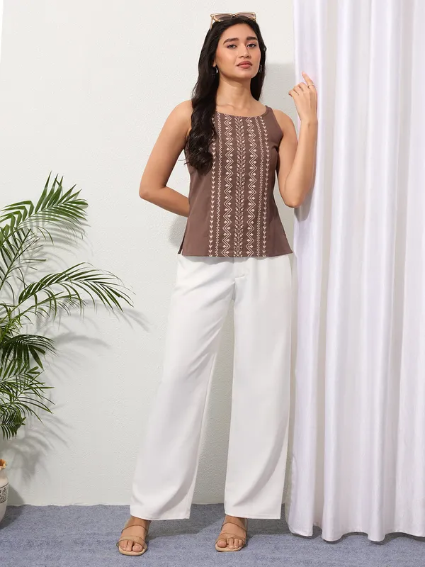 Clay_Brown_Cotton_Linen_Embroidered_Top