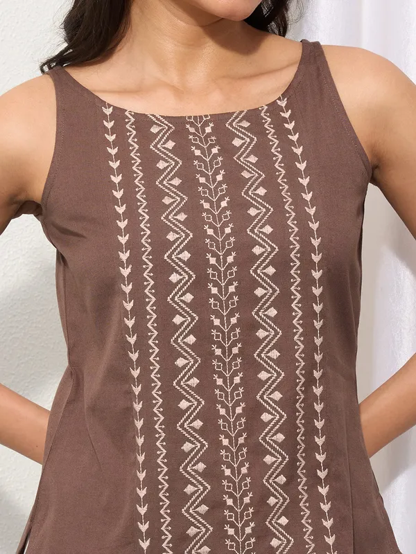Clay_Brown_Cotton_Linen_Embroidered_Top