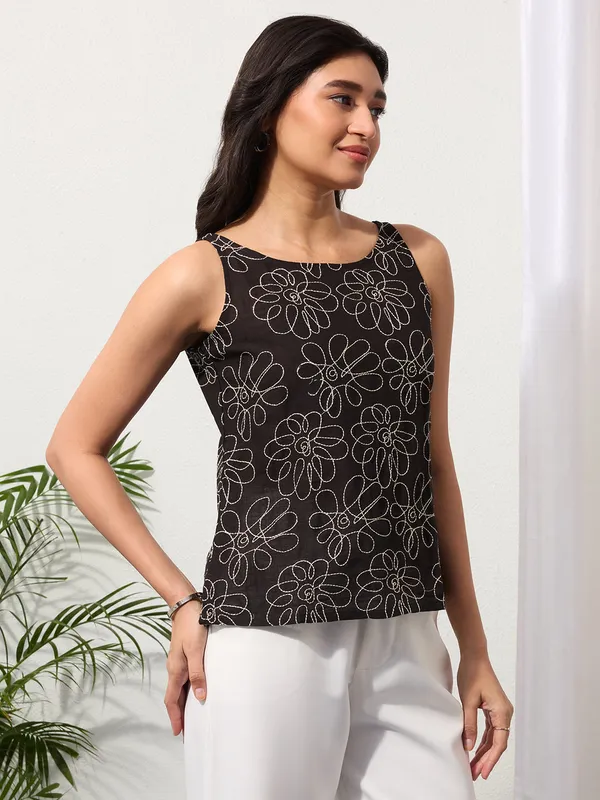 Black_Daisy_Doodle_Embroidered_Top