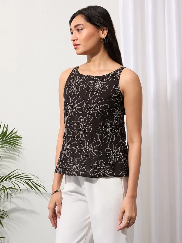 Black_Daisy_Doodle_Embroidered_Top