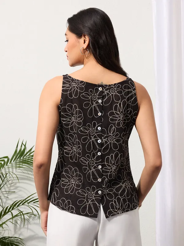 Black_Daisy_Doodle_Embroidered_Top