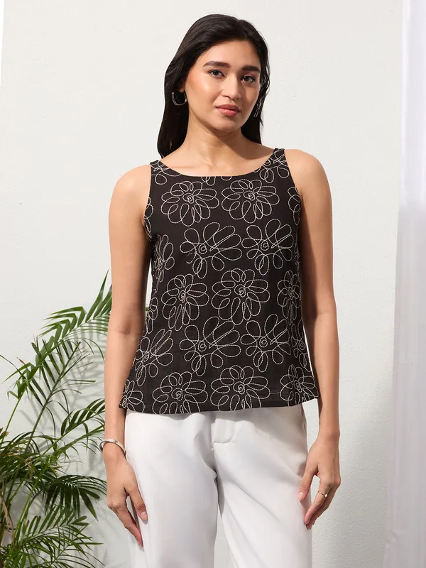 Black_Daisy_Doodle_Embroidered_Top