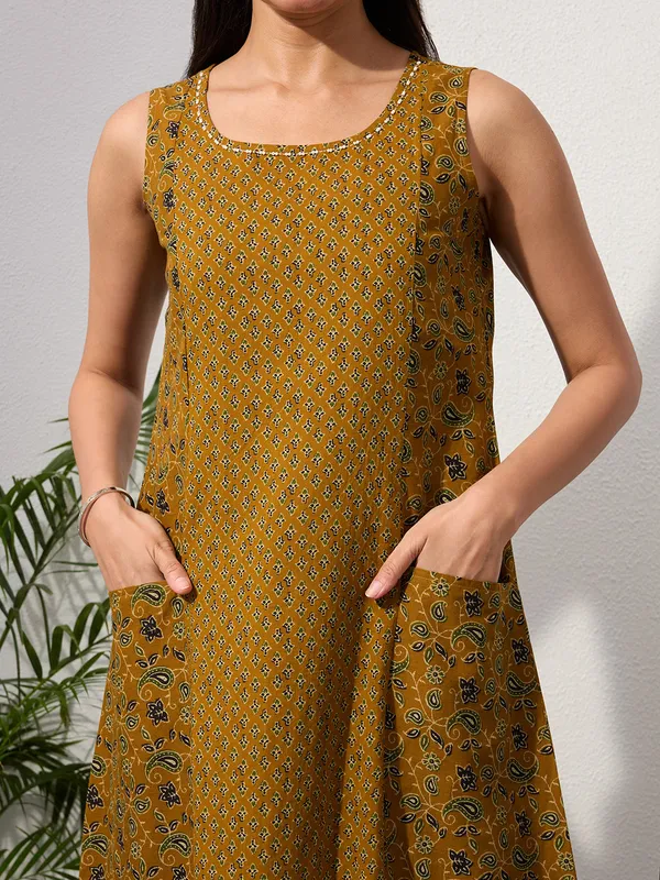 Mustard_Paisley_&_Buti_Print_Cotton_Sleeveless_Dress_with_Front_Pockets