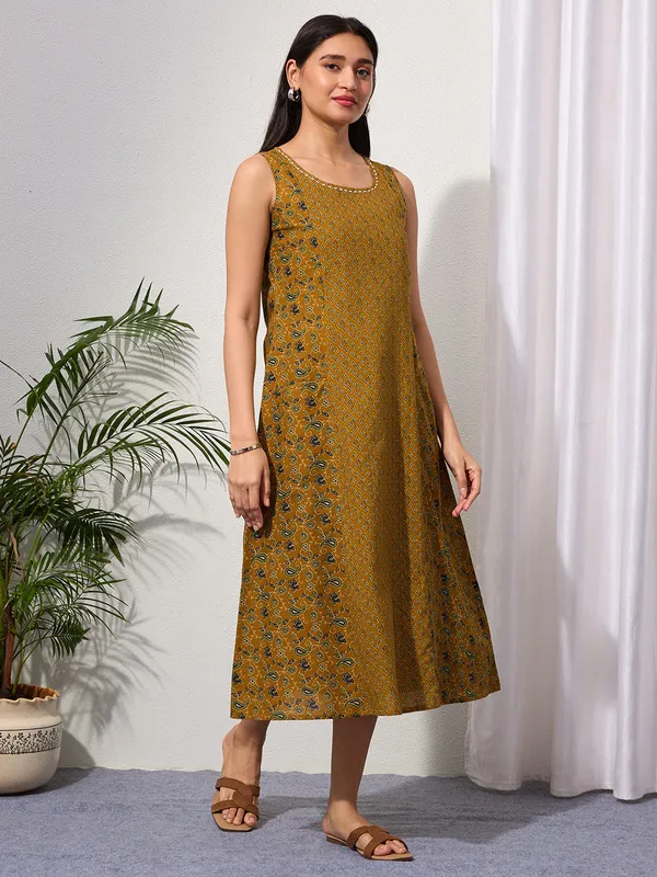 Mustard_Paisley_&_Buti_Print_Cotton_Sleeveless_Dress_with_Front_Pockets
