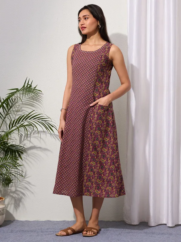 Mauve_Wine_Paisley_&_Buti_Print_Cotton_Sleeveless_Dress_with_Front_Pockets