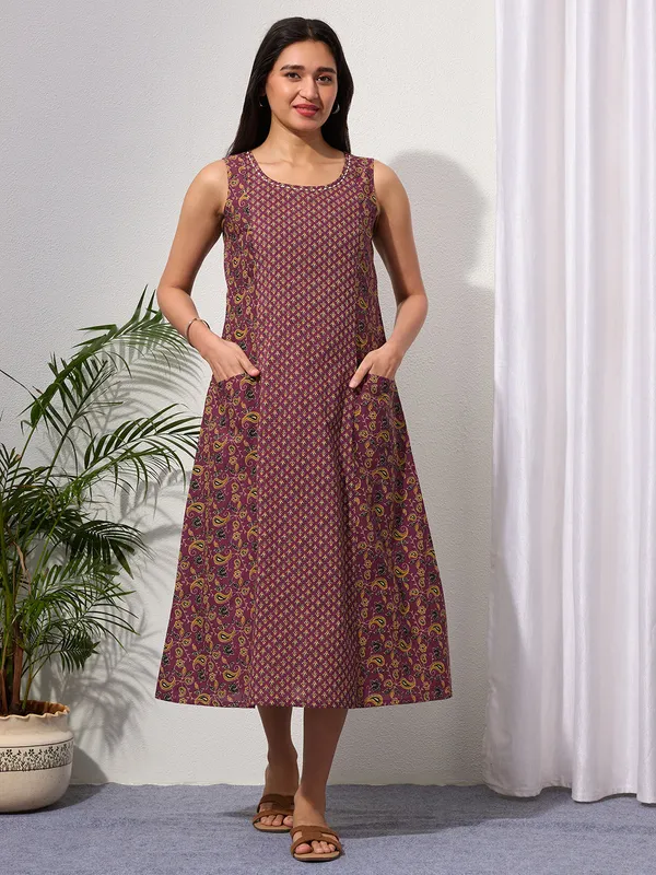 Mauve_Wine_Paisley_&_Buti_Print_Cotton_Sleeveless_Dress_with_Front_Pockets