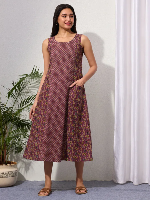 Mauve_Wine_Paisley_&_Buti_Print_Cotton_Sleeveless_Dress_with_Front_Pockets