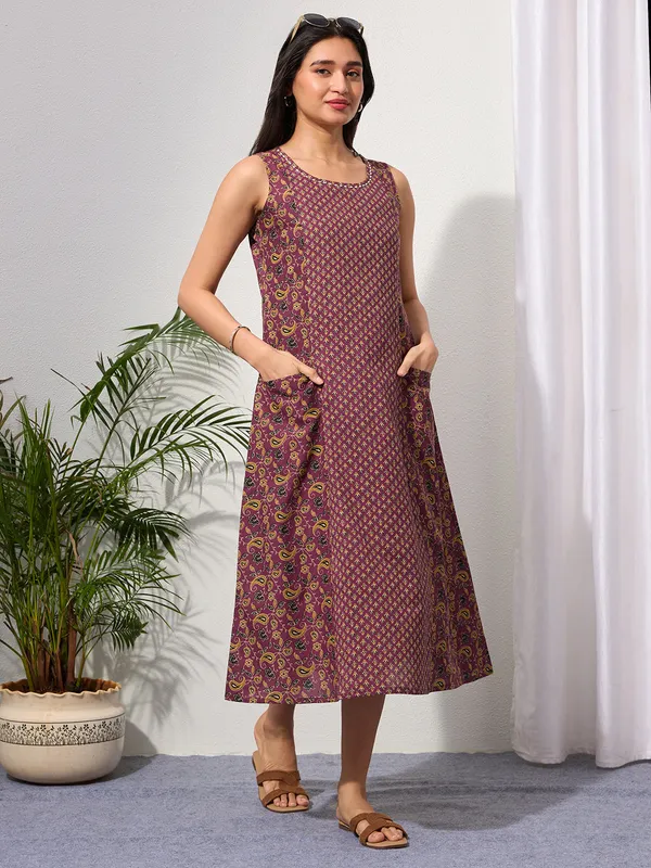 Mauve_Wine_Paisley_&_Buti_Print_Cotton_Sleeveless_Dress_with_Front_Pockets