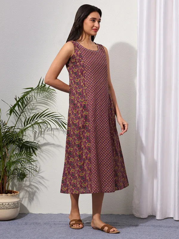 Mauve_Wine_Paisley_&_Buti_Print_Cotton_Sleeveless_Dress_with_Front_Pockets