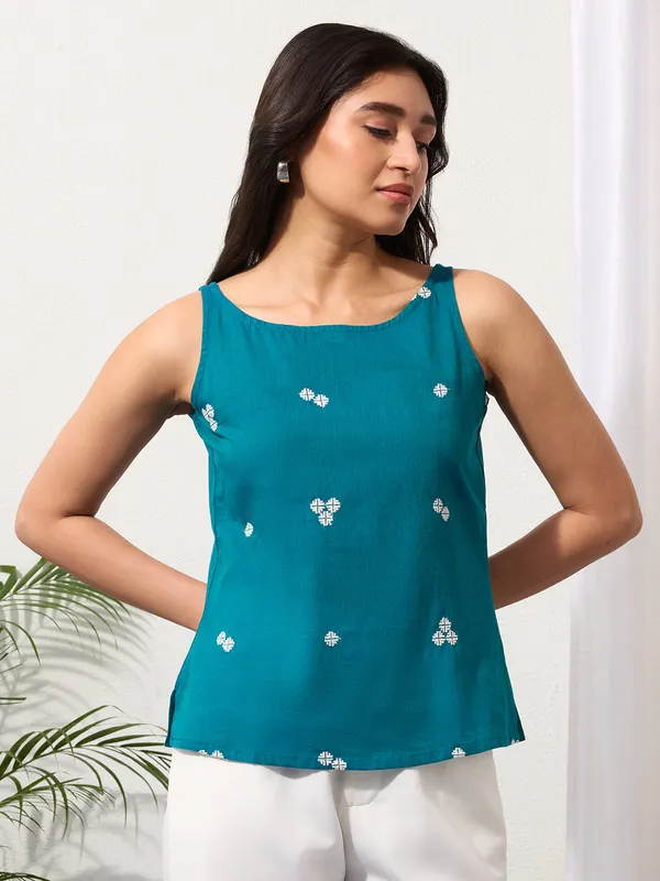 Ocean_Teal_Embroidery_Design_Cotton_Top