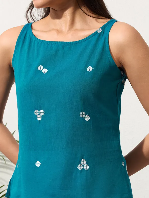 Ocean_Teal_Embroidery_Design_Cotton_Top
