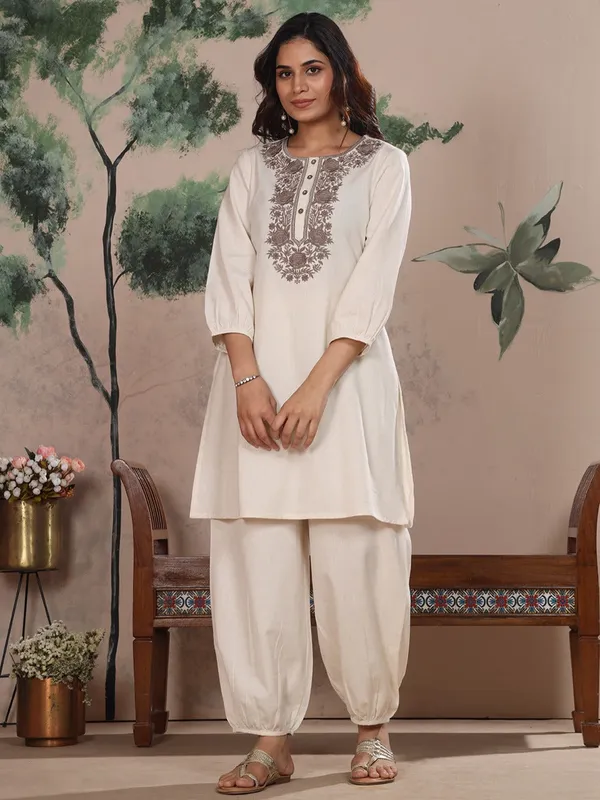 Off_White_Cotton_Linen_Piping_Hem_Palazzo_with_Pocket