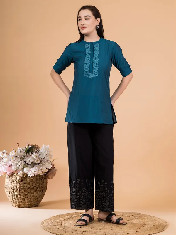 Black_Flora_Crest_Embroidered_Hem_Palazzo