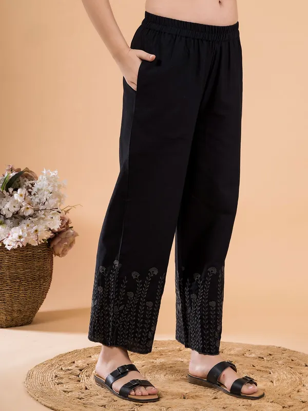 Black_Flora_Crest_Embroidered_Hem_Palazzo